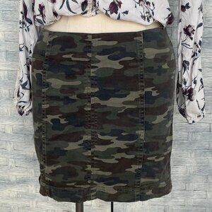 Free People mini Skirt camouflage zipper w/ hook closure size 4
